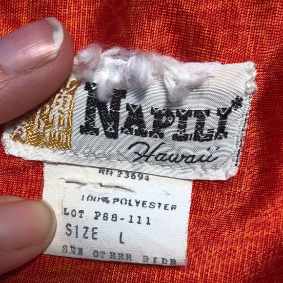 Vintage 1970s Hawaiian 🌺 made Aloha Shirt w/majestic Swan 🦢 in poppy orange - Picture 10 of 12